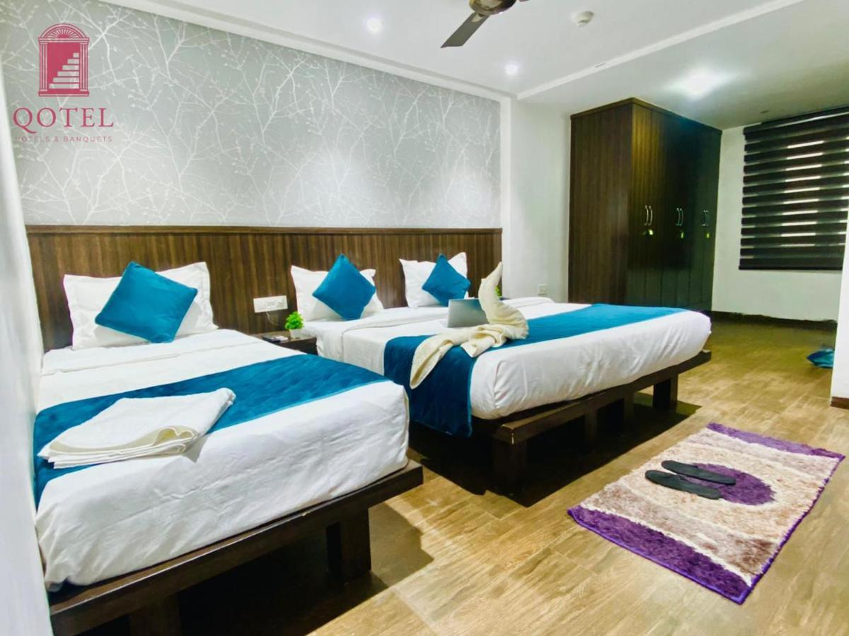 Qotel Hotel Rajouri Garden Above Ritu Marbles, Near Rajouri Garden Metro Station-Couple Friendly New Delhi Buitenkant foto