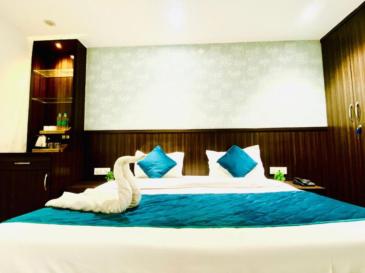 Qotel Hotel Rajouri Garden Above Ritu Marbles, Near Rajouri Garden Metro Station-Couple Friendly New Delhi Buitenkant foto